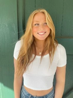 Dynamic Nikki SS White Scoop Neck Crop Top