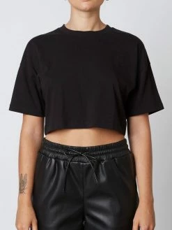 NIA Basic Black Cropped Tee